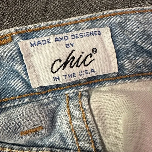 Chic 90s Vintage Jeans - Picture 6 of 9